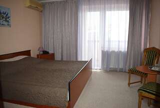 Отель Hotel Complex Vizit Козин Номер с кроватью размера «king-size» и балконом-1